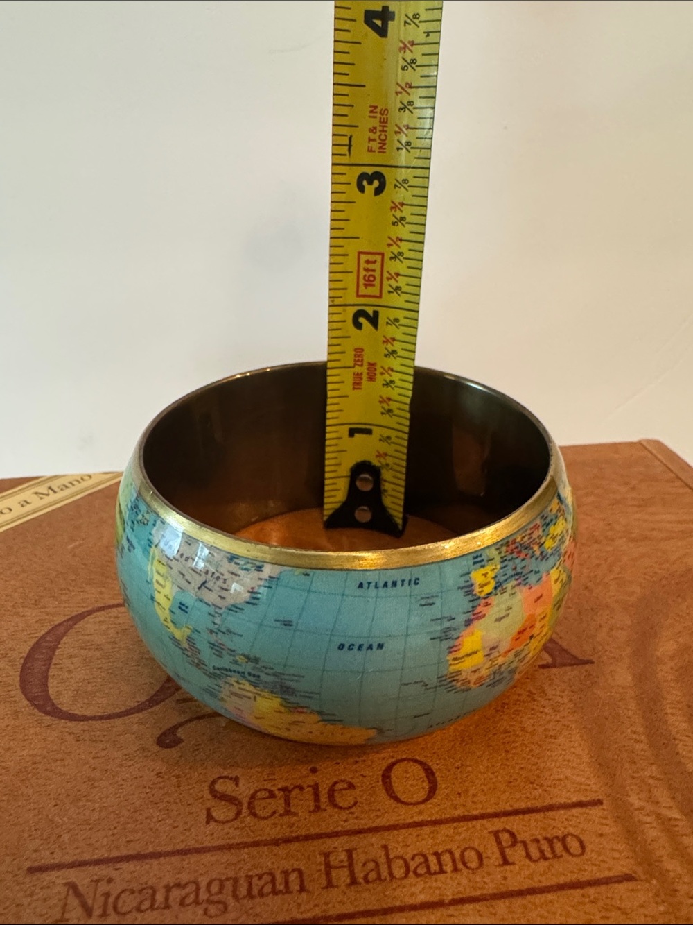 World Globe Map Bracelet Wide Curved Brass Bangle Vintage 1980-1990's - Picture 9 of 9